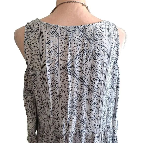 Torrid Ivory Blue Geo Dot Cold Shoulder Bell Sleeves Blouse Plussize 1X - Picture 11 of 16